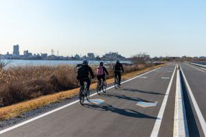 『サイクリング（移住ツアー湖岸）』の画像